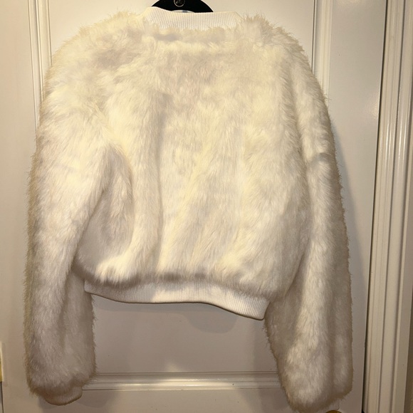 Brandy Melville White Lined Faux Fur Zip Up Cropped Coat - Picture 2 of 6